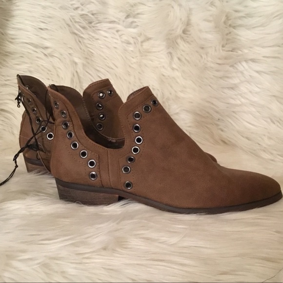 Forever 21 Shoes - NWT Forever 21 Split side grommet low heel booties